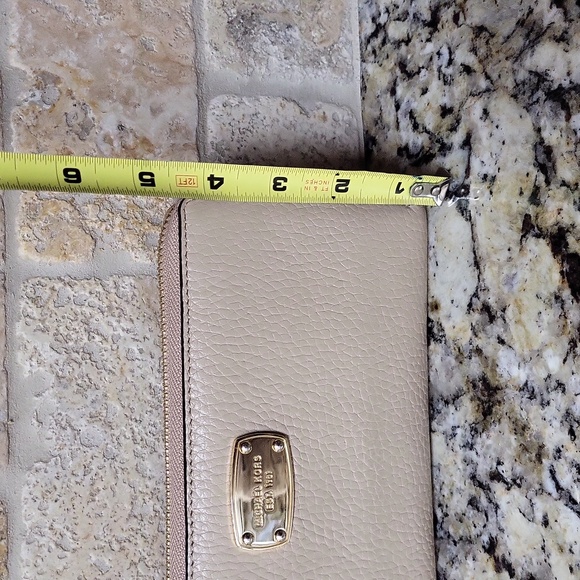 Michael Kors Ziparound Wallet - Picture 3 of 11